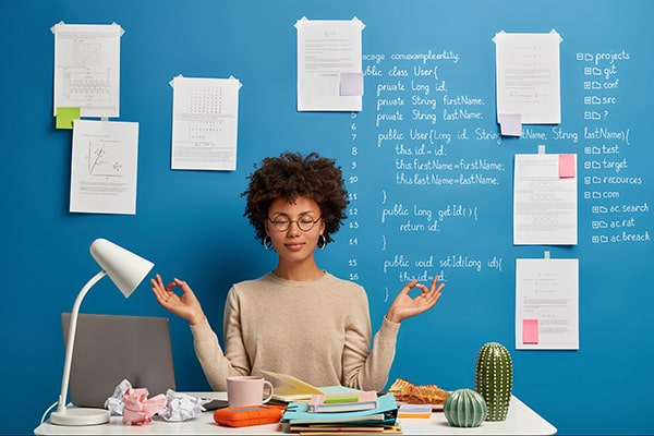Optimisez votre réussite professionnelle en Tunisie : abandonnez ces 9 habitudes pour travailler efficacement. 